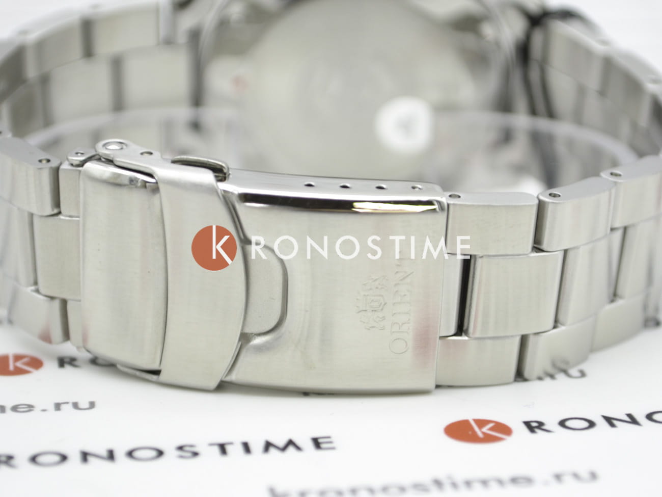 Orient RA-AA0811E мужские часы застежка крупным планом